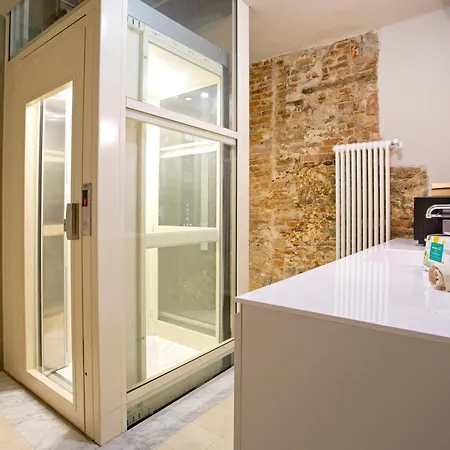 Nyaraló Casa Della Colonna, Luxury And Comfort In The Heart Of